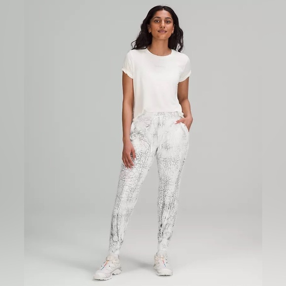 NWT Lululemon Warm Down High-Rise Jogger - Picture 3 of 6